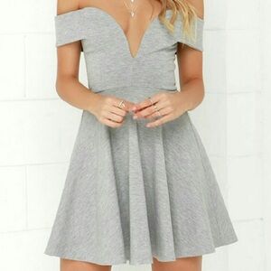 Lulu's Gray Plunge Mini Skater Dress Size Small (D1-13)